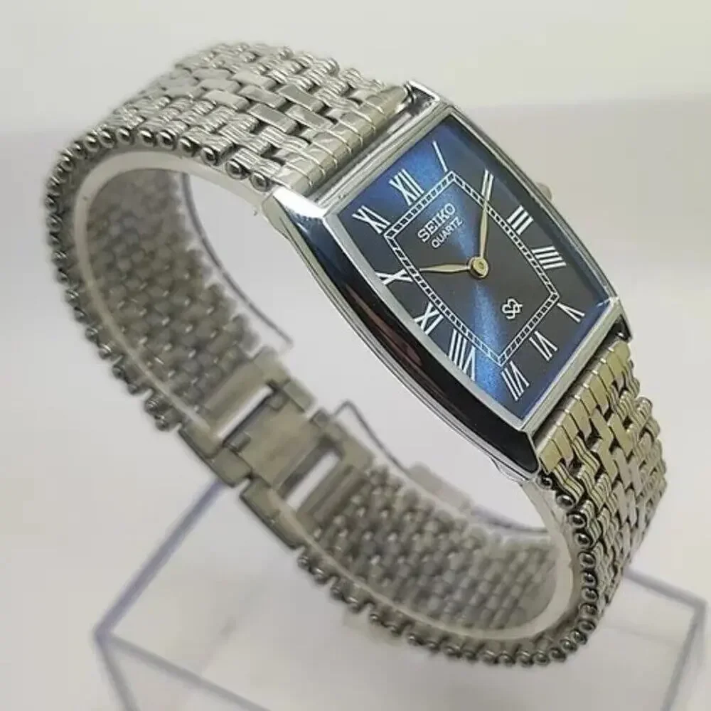 Vintage Style Seiko Quartz Mens Silver Watch & Blue accents W/ Metal Strap